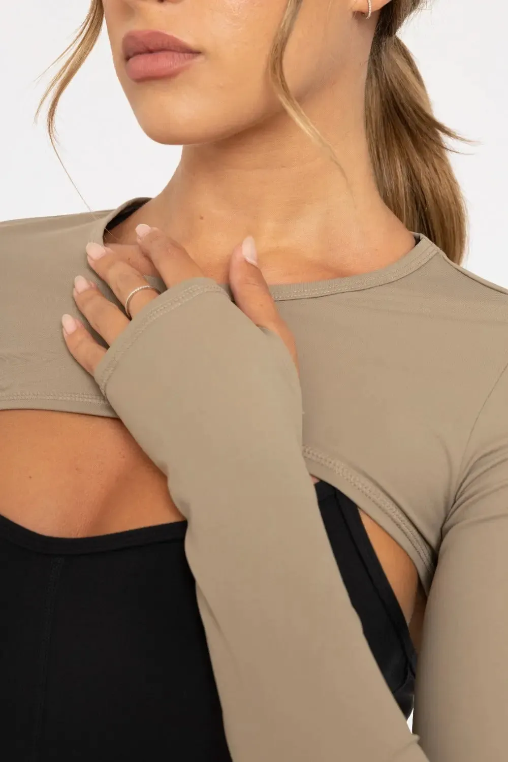 Mono B L/S Mini Shrug w/Thumbholes – Lightweight, Stretchy & Perfect for Layering